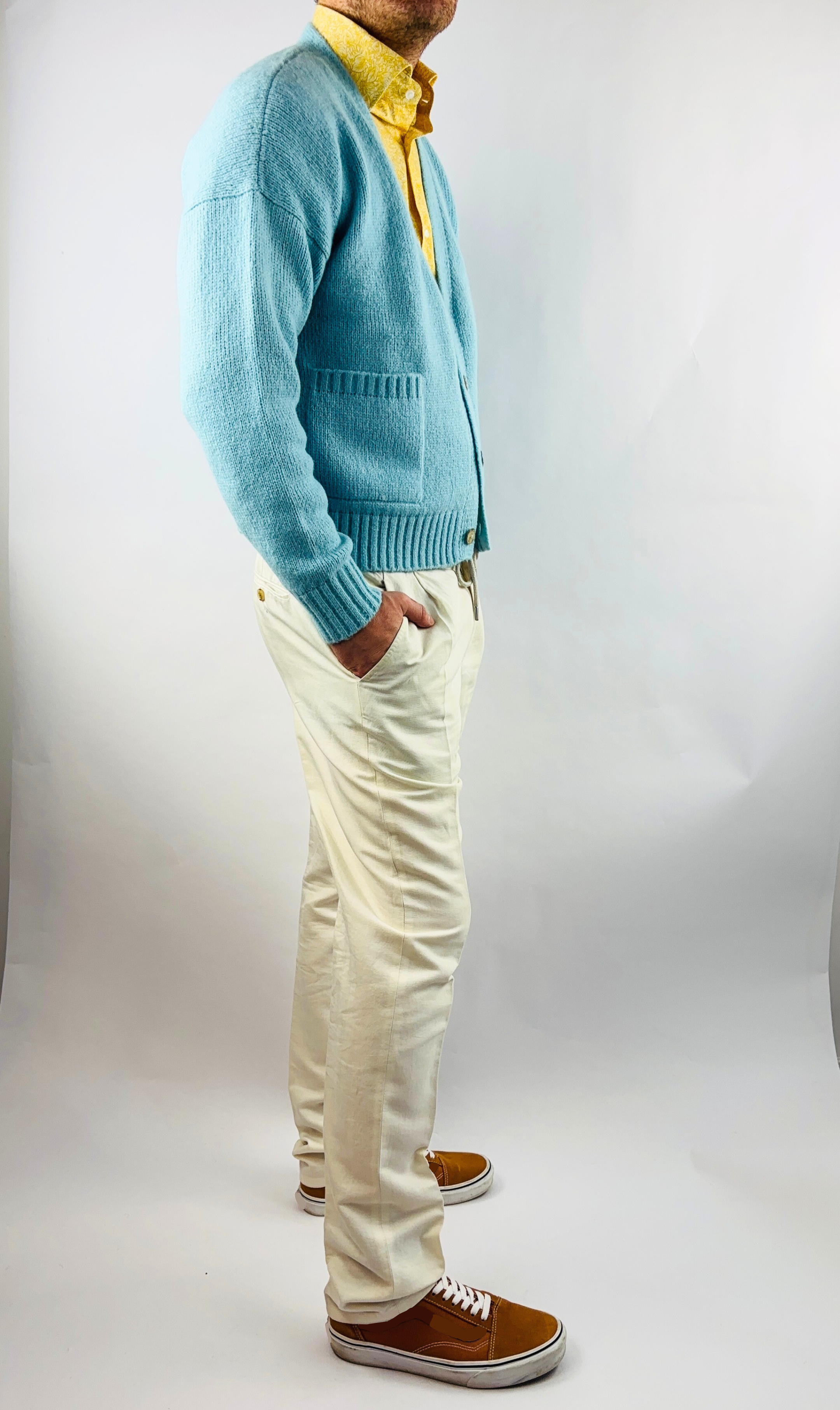 Strickjacke Handgemacht in Peru Baby Alpaka/Seide Slim Fit V-Ausschnitt Blau