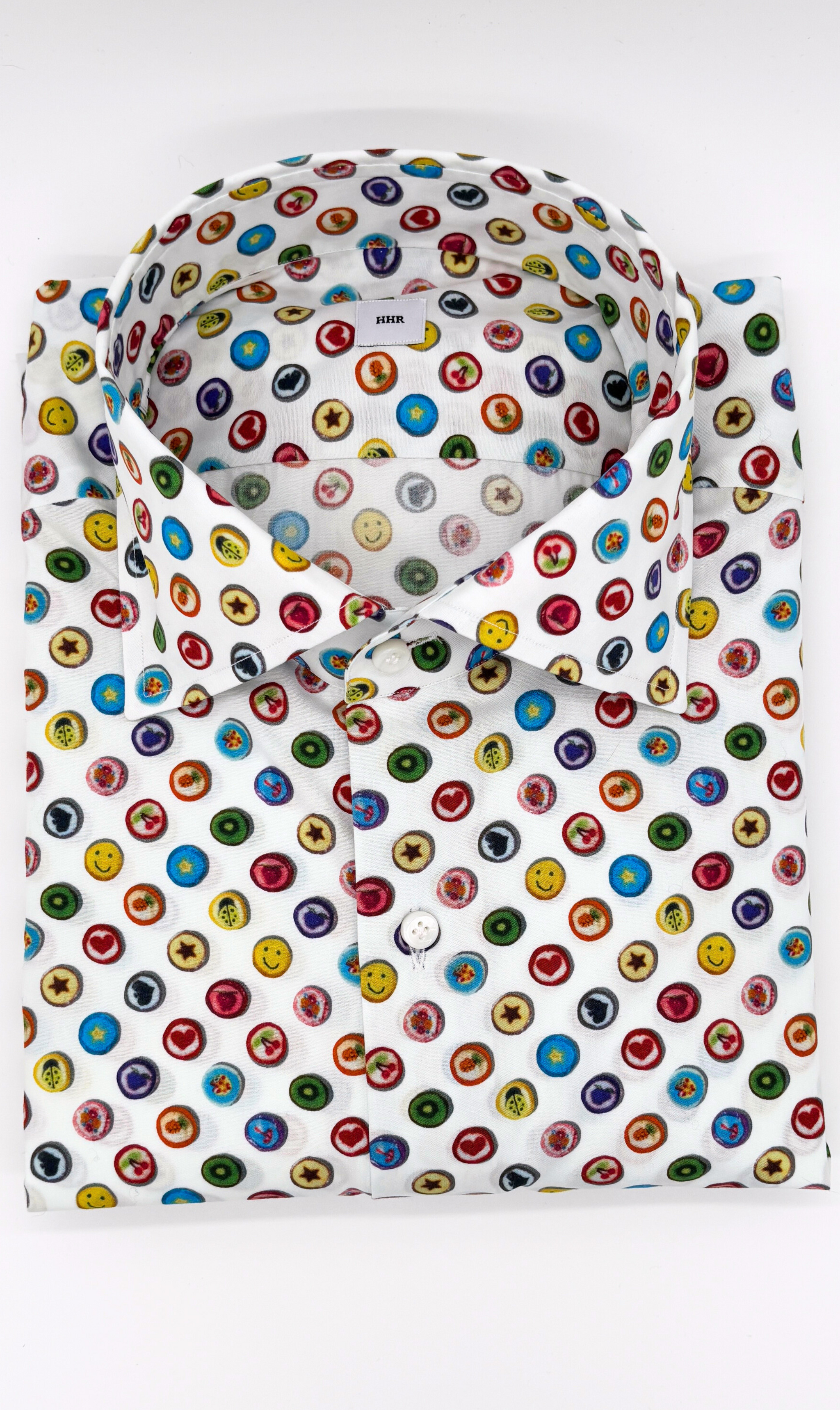 Nachhaltiges Herrenhemd mit bunten Knöpfen-Muster, Slim-Fit-Schnitt, handgefertigt in Italien aus ägyptischer Baumwolle.